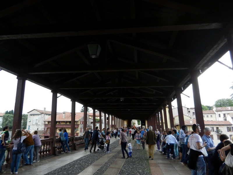 ''Il ponte è sopra, il ponte è sotto'' - Bassano del Grappa