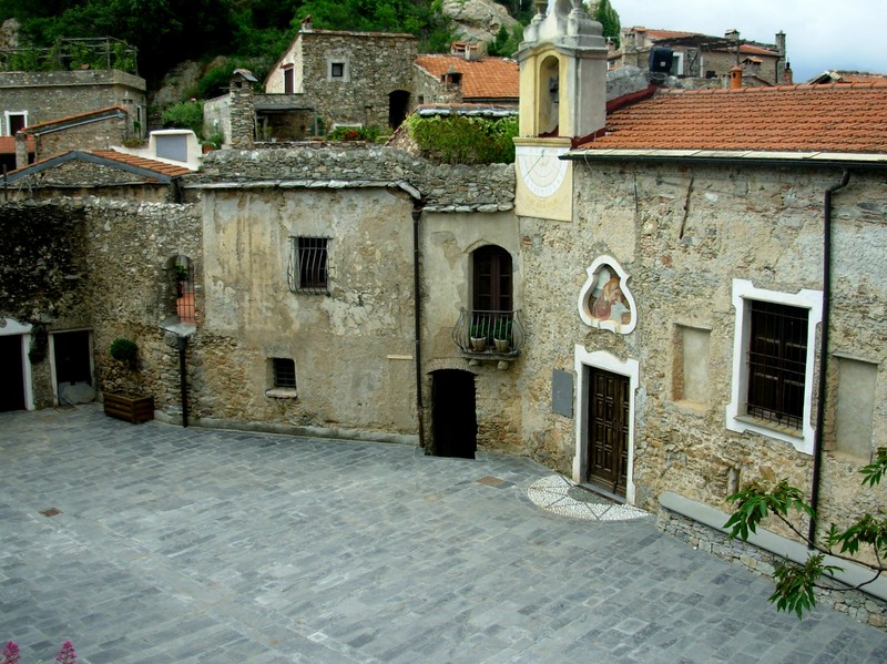 ''Piazza della Torre'' - Castelvecchio di Rocca Barbena