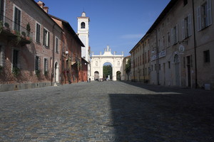 Piazza antistante l’Arco di Belvedere