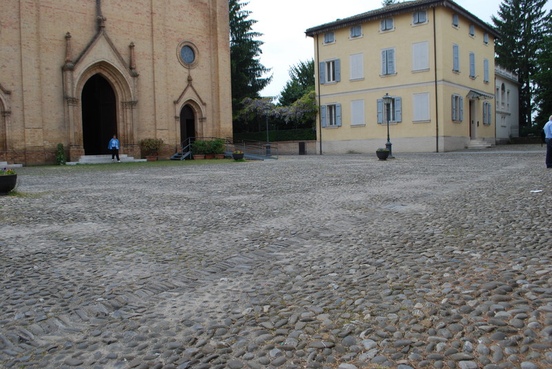 ''Piazzale Madonnina,antistante alla chiesa Parrocchiale'' - Castelvetro di Modena