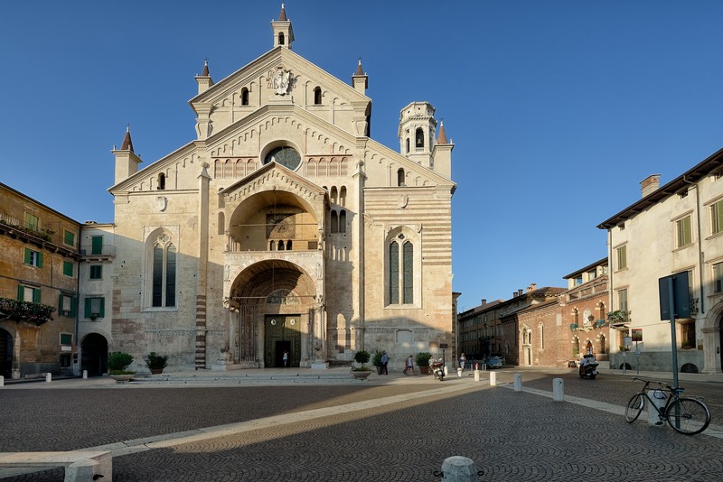 ''Piccola e bella Piazza Duomo'' - Verona