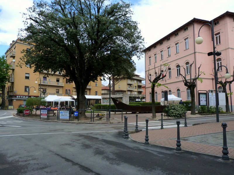 ''Una strana barca in piazza del Municipio'' - Passignano sul Trasimeno