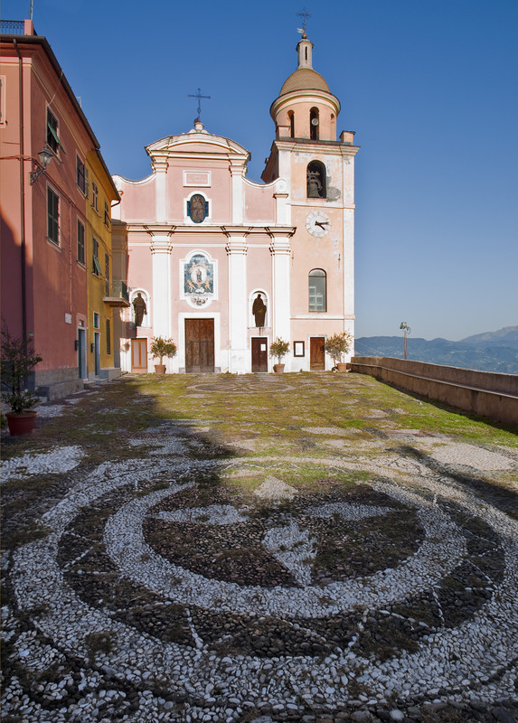 ''La Piazza della Chiesa'' - Vezzano Ligure