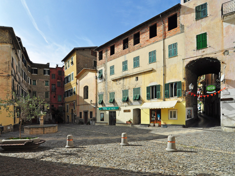 ''La Piazza Centrale del Paese'' - Airole