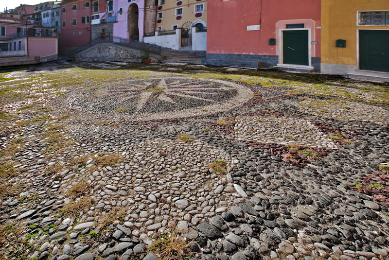''” Migliaia di ciottoli di fiume “'' - Vezzano Ligure