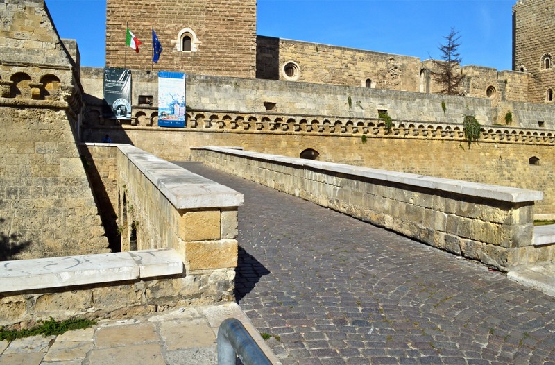 ''Entriamo da Federico'' - Bari