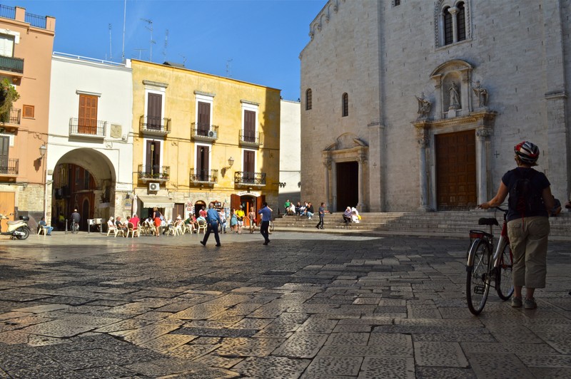''Cicloturista in Piazza Odegitria'' - Bari