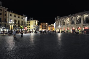 Piazza Bra by night