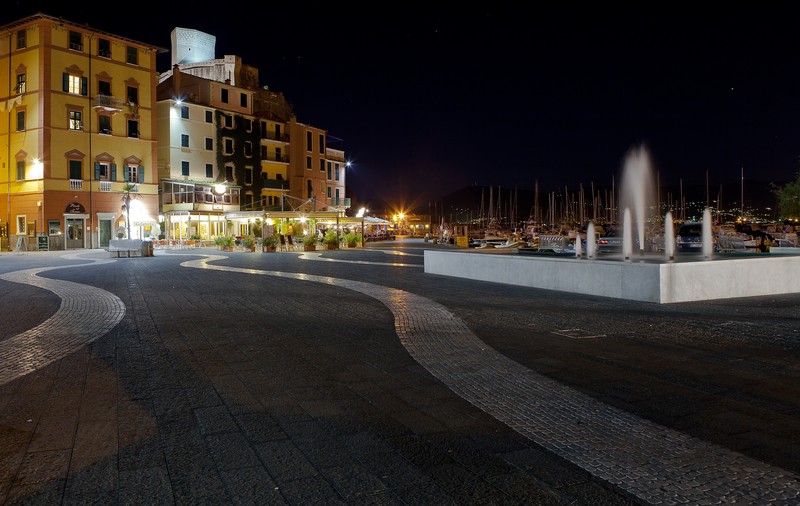''Linee curve in piazza Grande'' - Lerici
