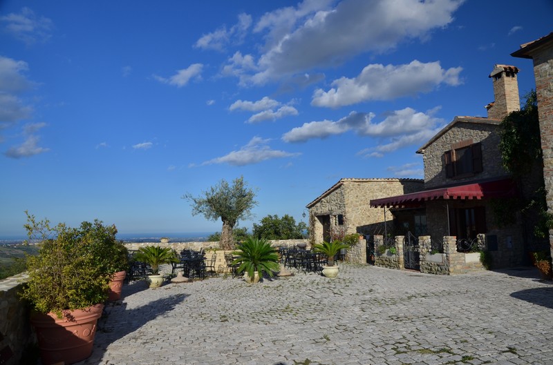 ''La Piazza del Castello di Albereto'' - Montescudo