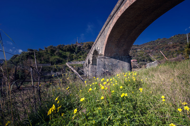 ''É inutili ca ntrizzi e fai cannola, lu santu é di màrmuru e nun suda'' - Graniti