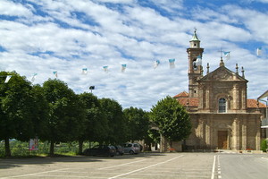 Davanti il Santuario della Madonna di Hal