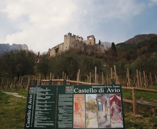 Avio - Castello si Sabbionara d' Avio Avio - Castello si Sabbionara d' Avio