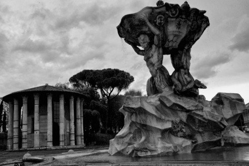 Roma - Acqua che cade, acqua che sorreggi.