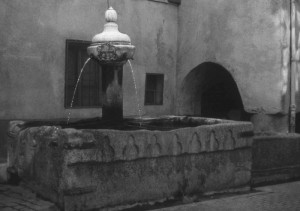 antica fontana in pietra, Chiomonte, Valle di Susa