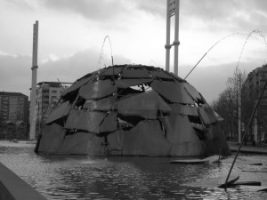 Torino, la fontana - igloo di Merz