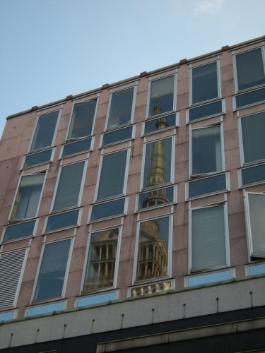 Torino - la Mole riflessa nelle finestre della Rai Torino - la Mole riflessa nelle finestre della Rai