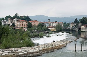 Ivrea ..che…specchia nella cerulea Dora