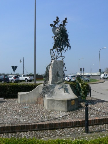 Comacchio - Monumento ai caduti