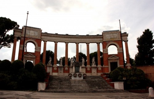 Macerata - il bellissimo monumento ai caduti a ( MACERATA )