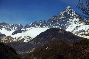Da Oncino partono parecchie vie di salita al Monviso
