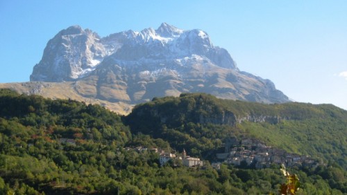 Pietracamela - Pietracamela e il Gran Sasso Pietracamela - Pietracamela e il Gran Sasso
