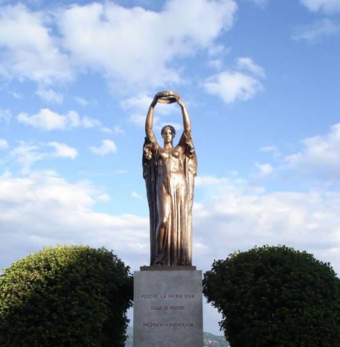 Verbania - Monumento ai caduti-Lungolago di Verbania Verbania - Monumento ai caduti-Lungolago di Verbania