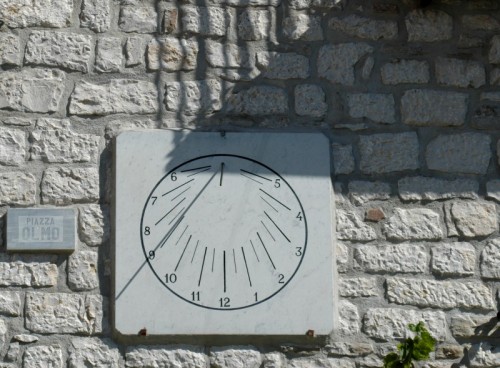 Bagnoli del Trigno - la meridiana a piazza olmo Bagnoli del Trigno - la meridiana a piazza olmo