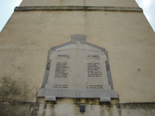 Riomaggiore - Targa ai Caduti di Manarola-Piazza Papa Innocenzo III Riomaggiore - Targa ai Caduti di Manarola-Piazza Papa Innocenzo III