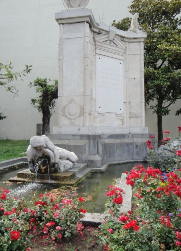 Pozzuoli - Monumento ai caduti-Via Giacomo Matteotti-Pozzuoli