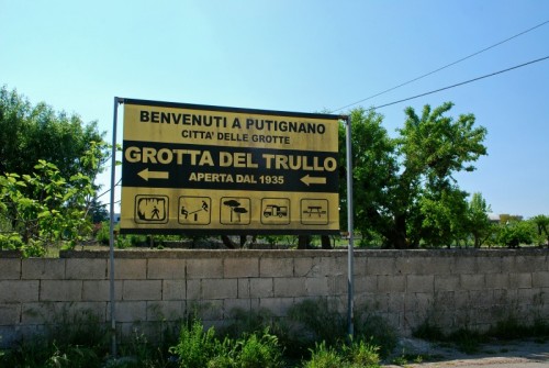 Putignano - Benvenuti a Putignano - città delle grotte - grotta del trullo Putignano - Benvenuti a Putignano - città delle grotte - grotta del trullo