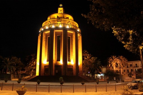 Siracusa - Sacrario ai caduti di tutte le guerre Siracusa - Sacrario ai caduti di tutte le guerre