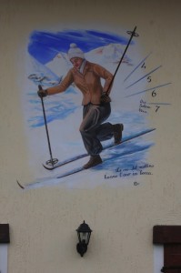 lo sciatore col bastoncino indica l’ora esatta