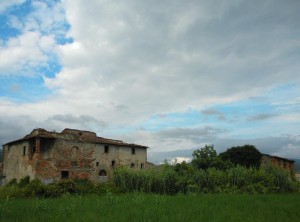 Quel che rimane della casa e il fienile