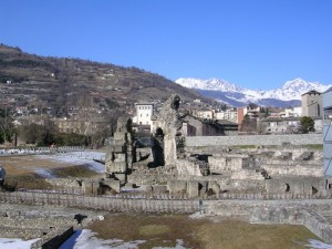 ruderi accanto al Teatro Romano