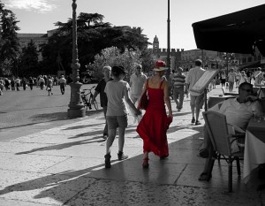 A  passeggio in rosso