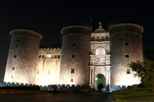Castel Nuovo in notturna