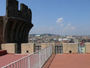 Dal Maschio Angioino verso la città