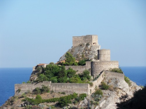 Sant'Alessio Siculo - Il castello di S. Alessio Siculo visto dall'alto