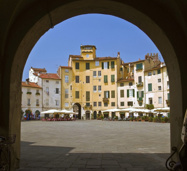 ''Piazza dell’Anfiteatro'' - Lucca
