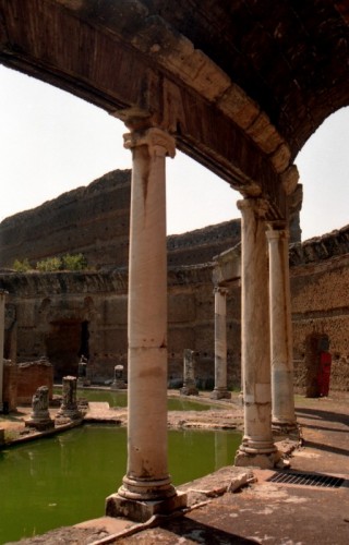 Tivoli - Villa Adriana - il teatro marittimo Tivoli - Villa Adriana - il teatro marittimo