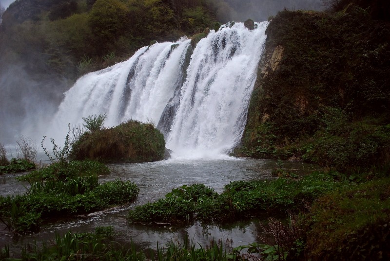 ''si nebulizza l’acqua nella cascata delle Marmore -'' - Terni