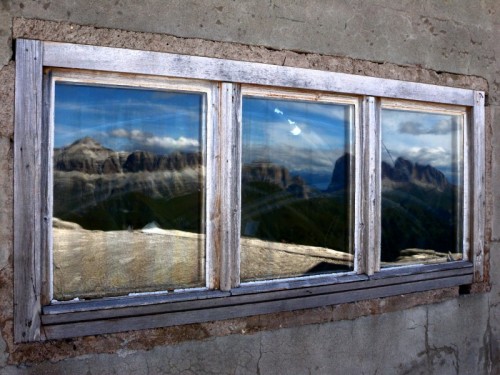Livinallongo del Col di Lana - Un " Sasso " nella finestra...