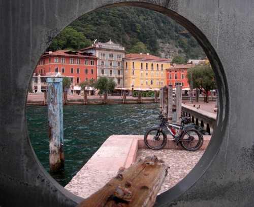 Riva del Garda - Un.."oblo" su Riva del Garda Riva del Garda - Un.."oblo" su Riva del Garda