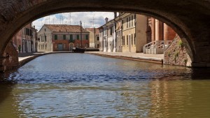 Ponte San Pietro incornicia uno scorcio di Comacchio