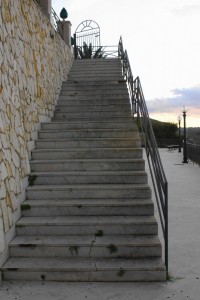 Scalinata di accesso alla villa
