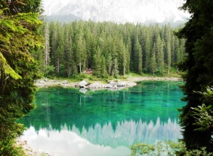 Specchiandosi nel lago…….