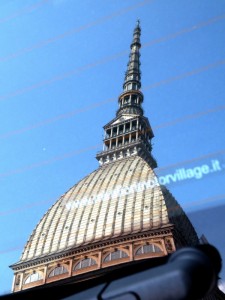 Tutta  la Mole in un lunotto.