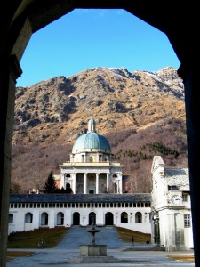 Biella - Oropa, varcata la soglia d’ingresso, il Santuario appare maestoso.
