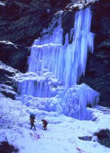 BARDONECCHIA – Cascata di ghiaccio lungo il torrente del Frejus